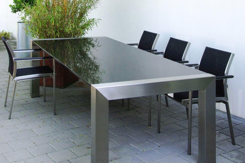Gartenmobel-Stahltisch-Metallmobel-3.jpeg